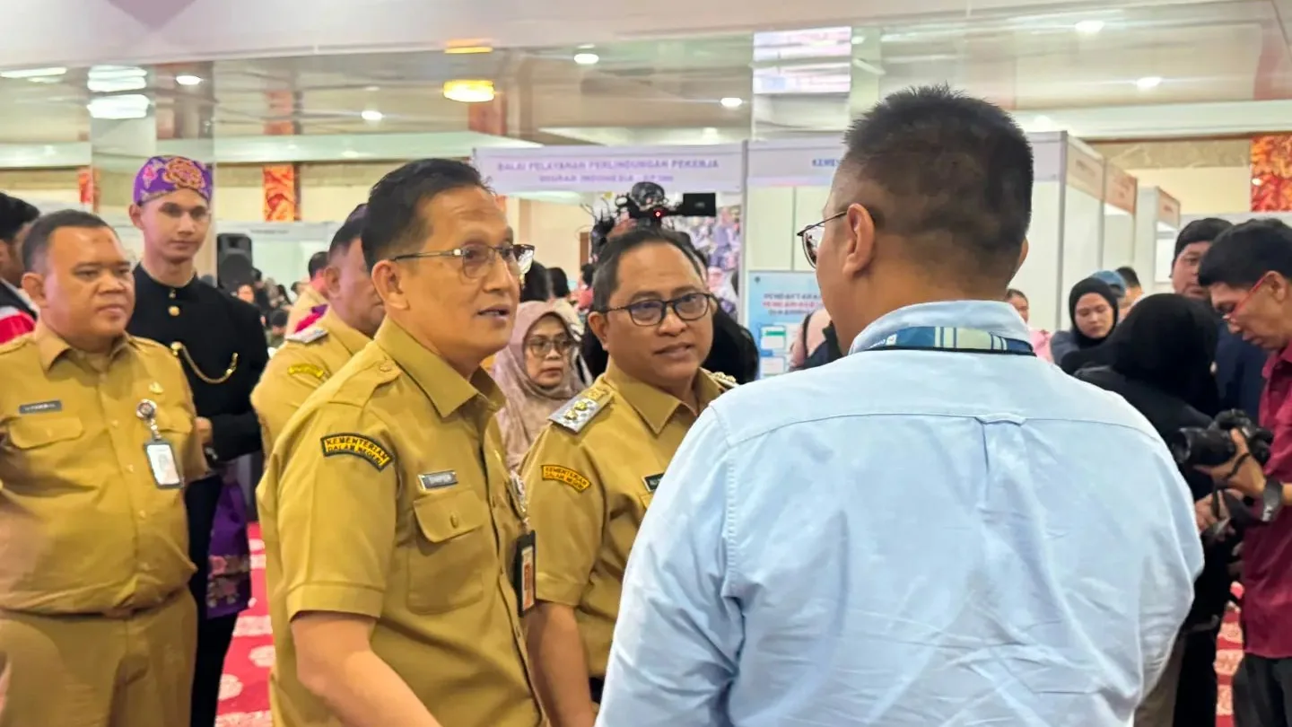 Pelayanan dan kegiatan ketenagakerjaan Disnaker Kabupaten Dharmasraya